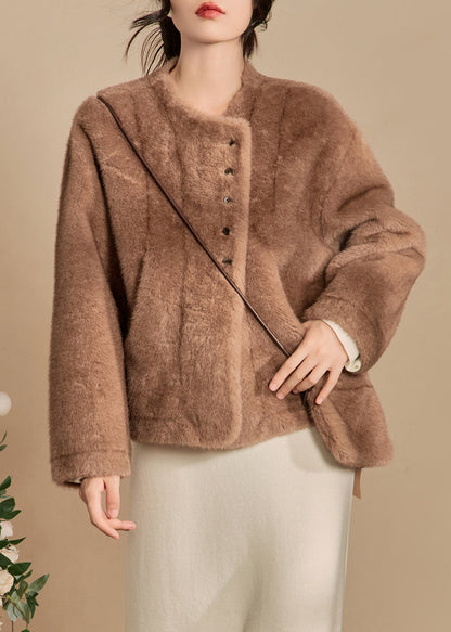 Well Tailored Coat with a Graceful Silhouette
