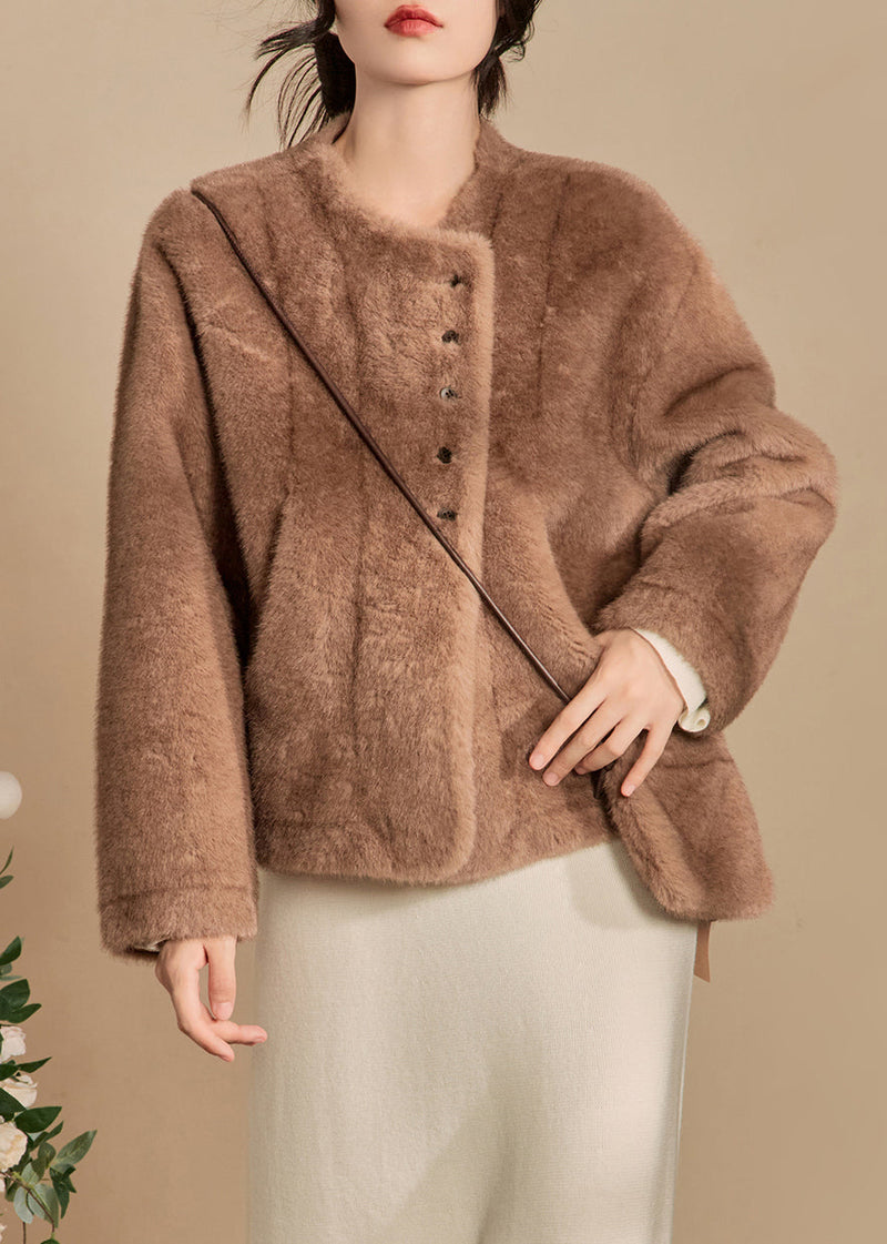 Well Tailored Coat with a Graceful Silhouette