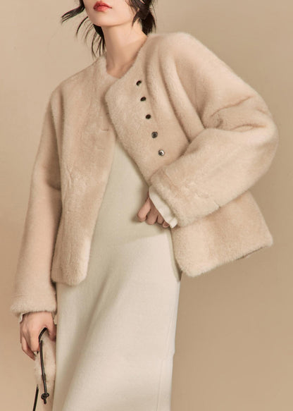 Well Tailored Coat with a Graceful Silhouette
