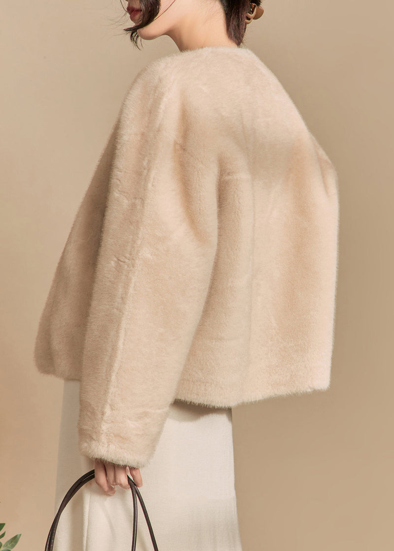 Well Tailored Coat with a Graceful Silhouette
