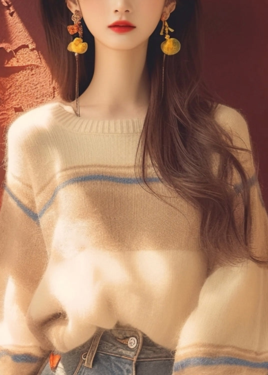 Well Tailored Sweater with a Graceful Silhouette