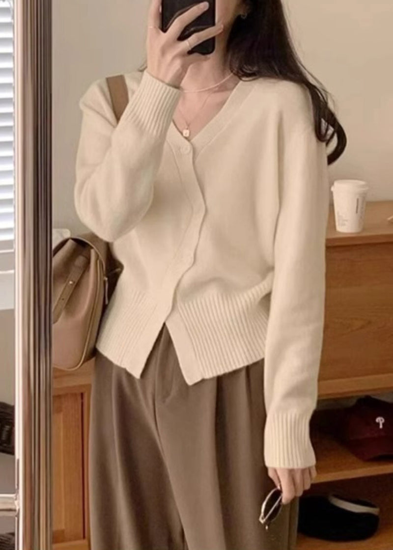 Well Tailored Top with a Graceful Silhouette