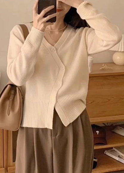 Well Tailored Top with a Graceful Silhouette