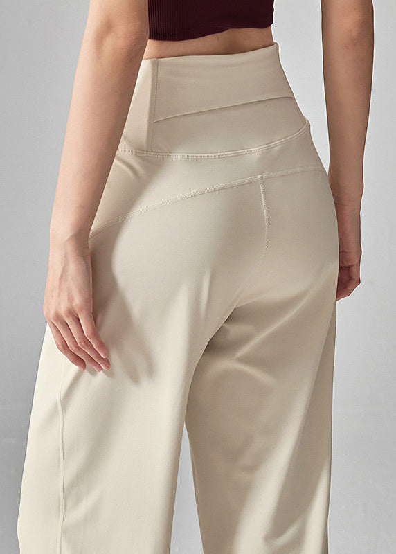 Effortlessly Elegant Pants with a Timeless Design