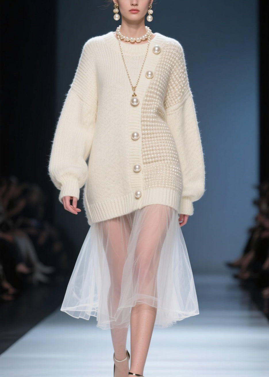 Effortlessly Elegant Sweater with a Timeless Design