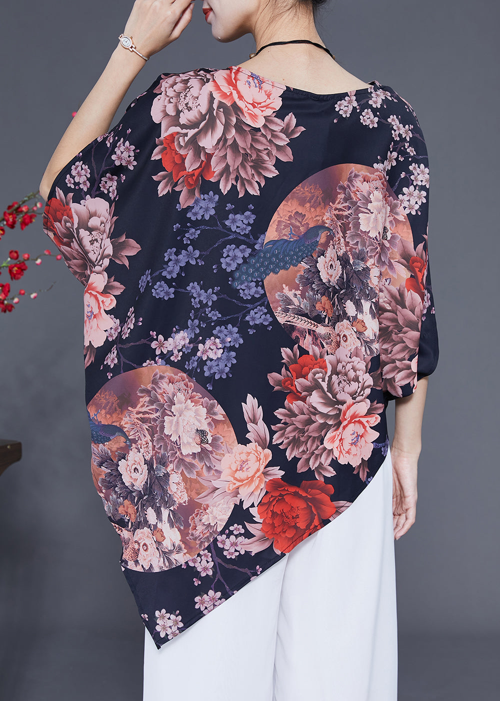 Effortlessly Elegant Top with a Timeless Design