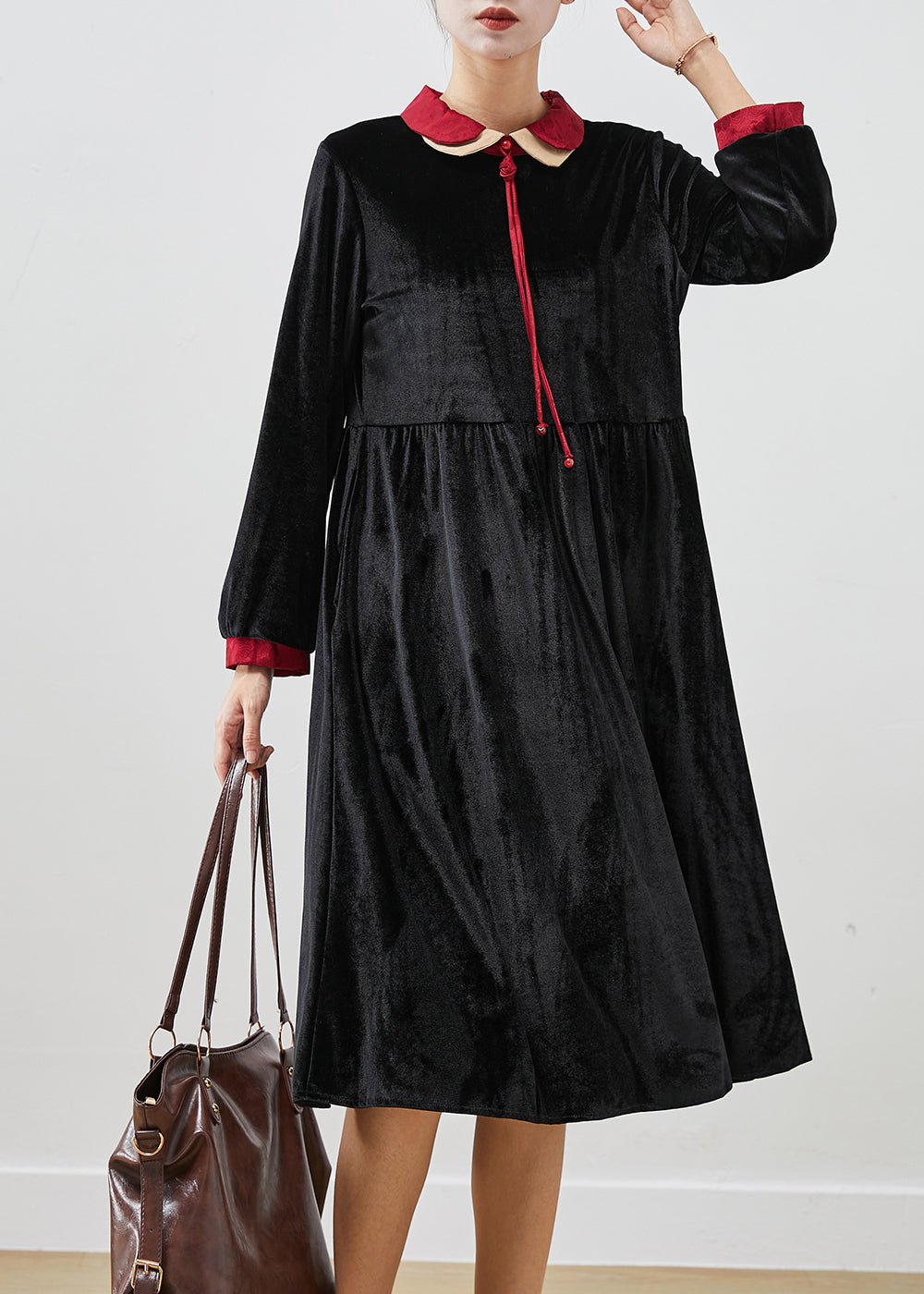 Effortlessly Elegant Dress with a Timeless Design