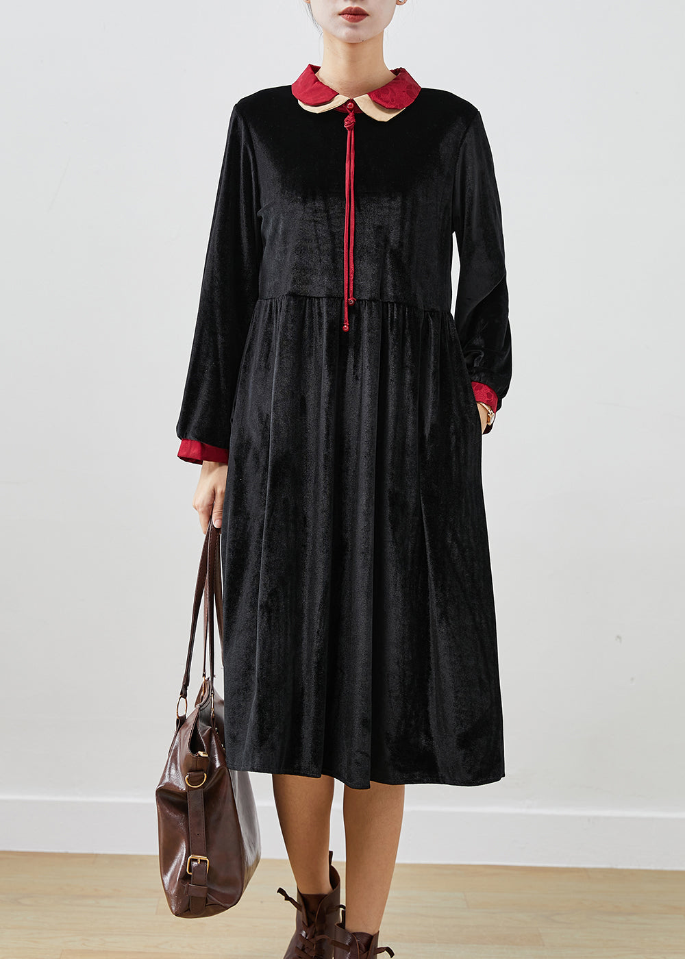 Effortlessly Elegant Dress with a Timeless Design