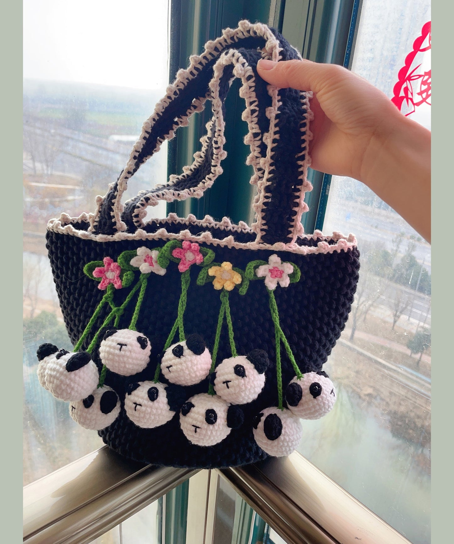 Beautifully Finished Bag in a Timeless Design
