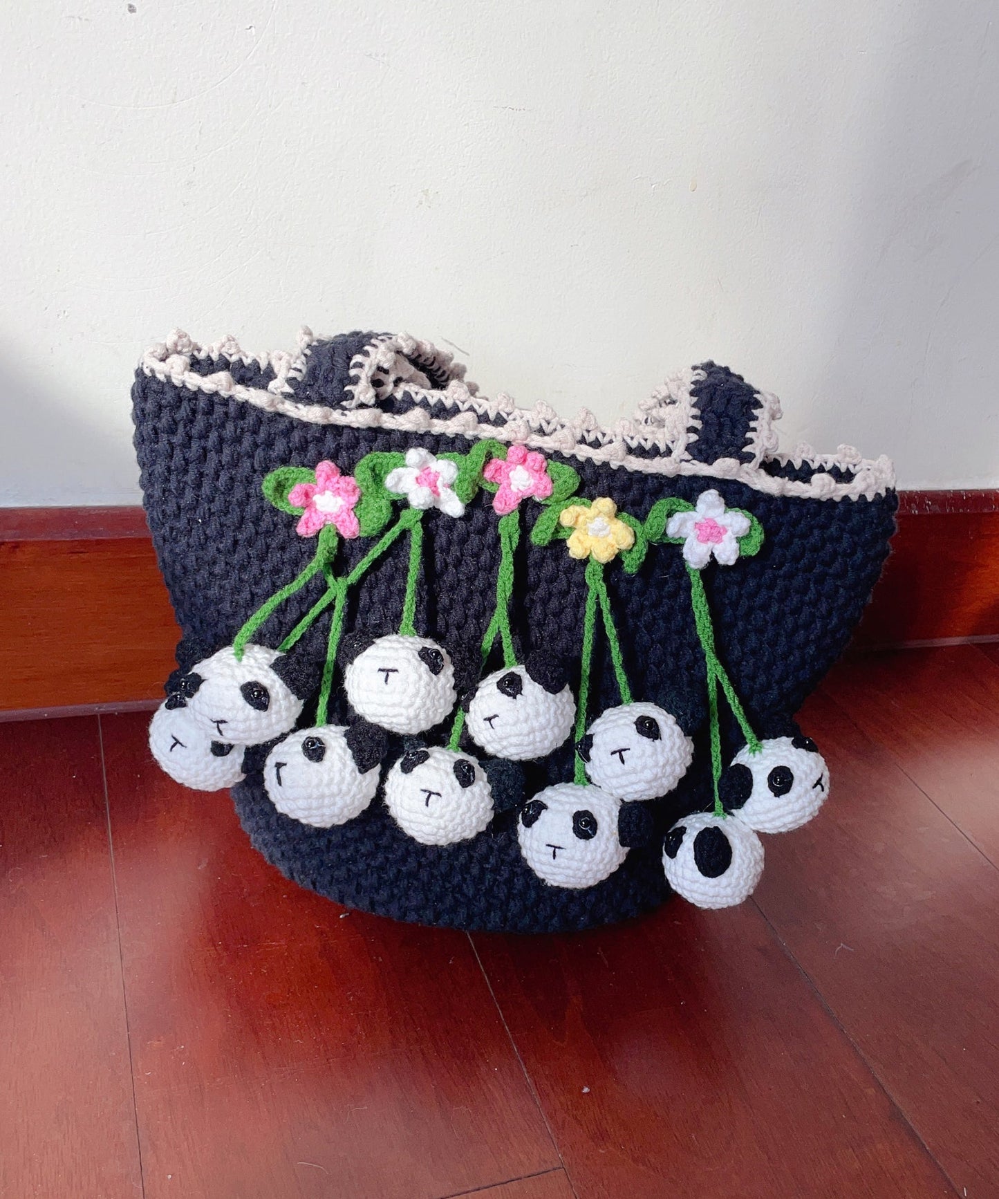 Beautifully Finished Bag in a Timeless Design