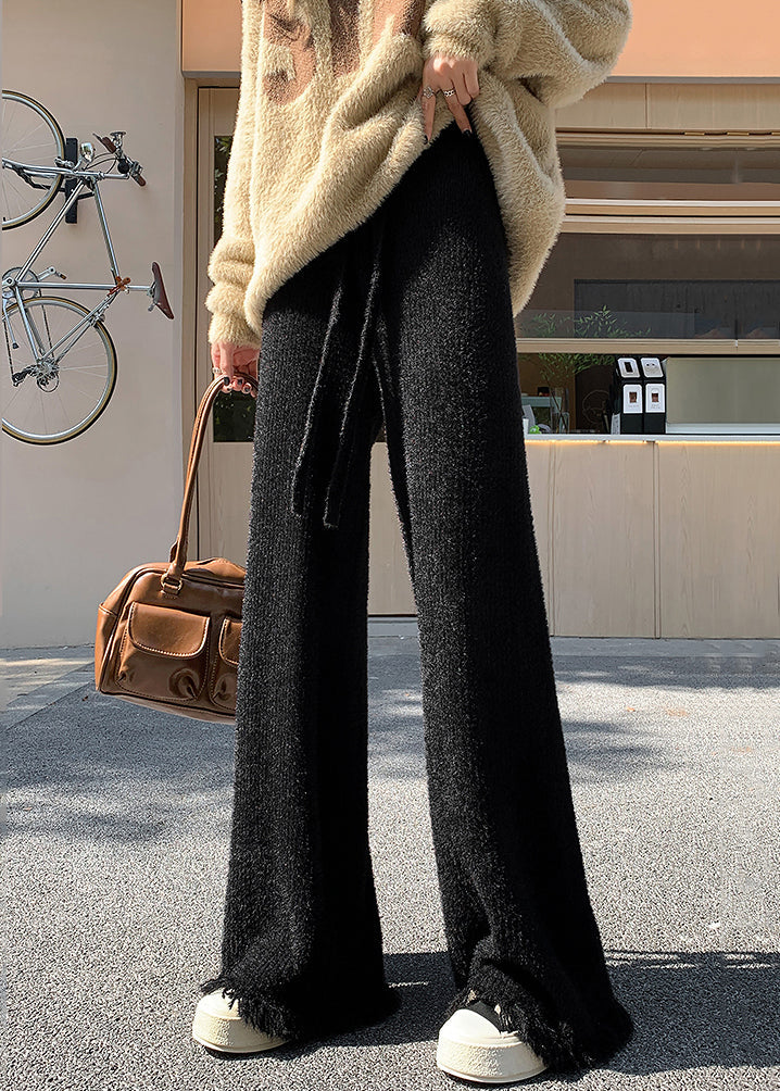 Effortlessly Elegant Pants with a Timeless Design
