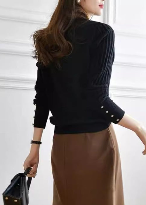 Well Tailored Sweater with a Graceful Silhouette