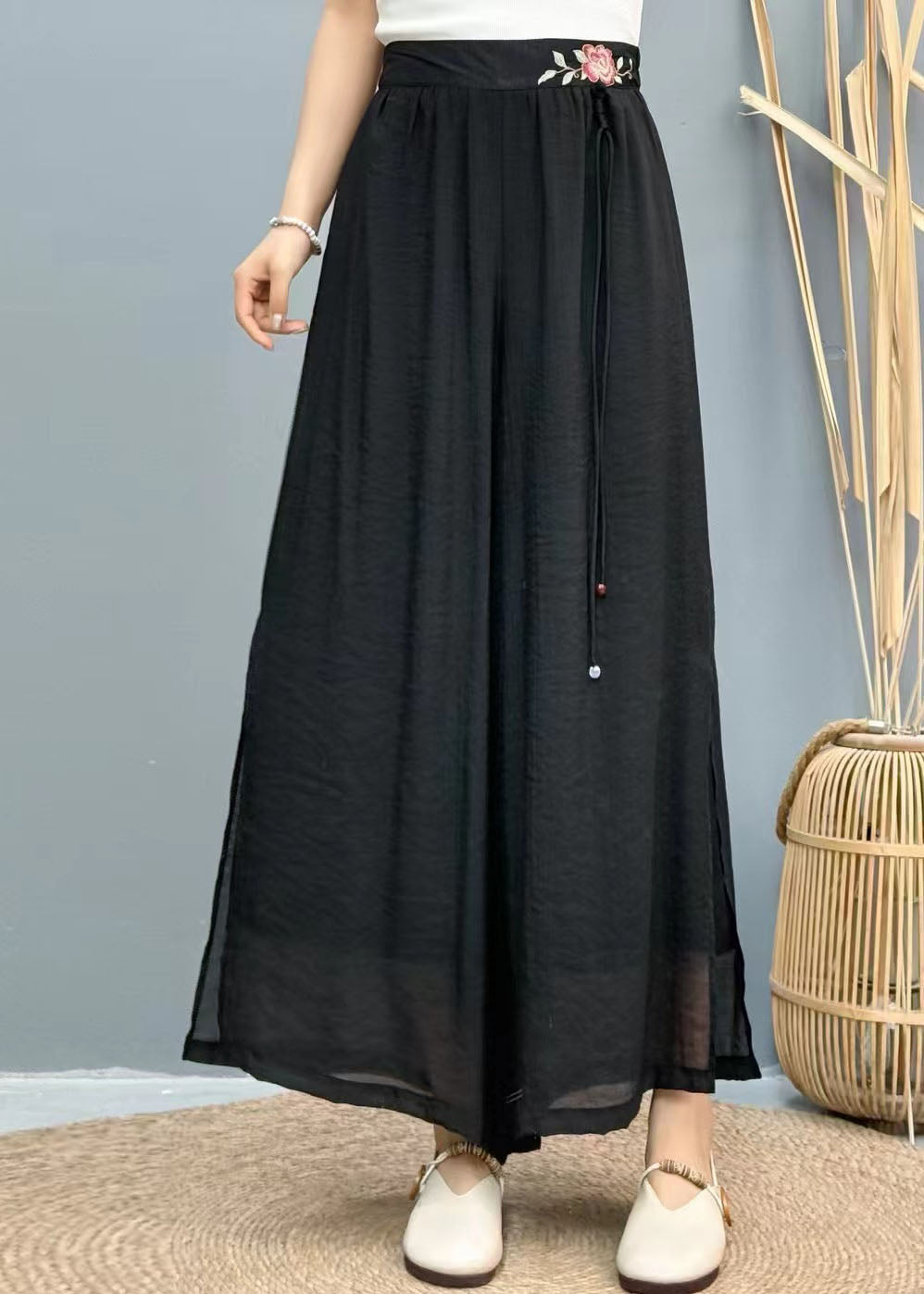 Beautifully Finished Pants in a Timeless Design