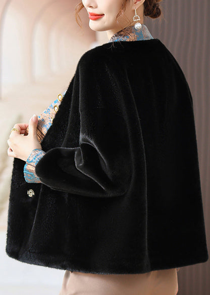 Beautifully Finished Coat in a Timeless Design