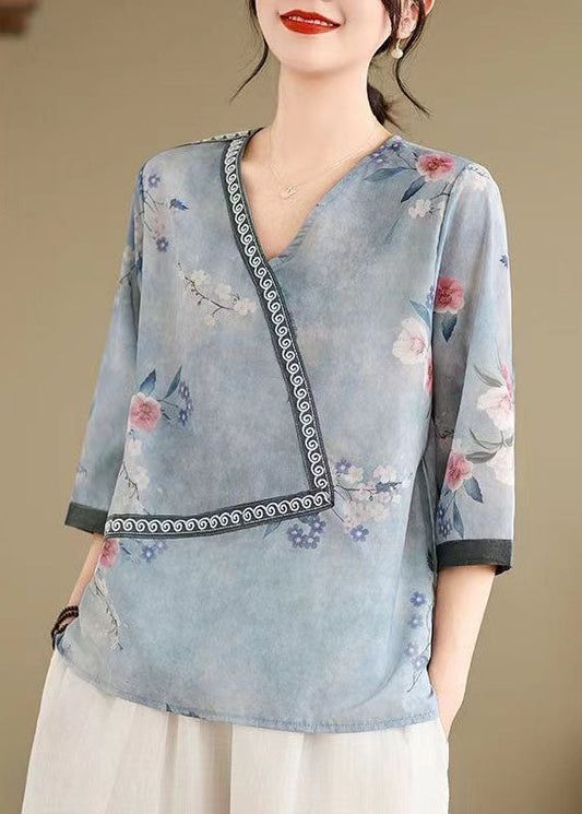 Well Tailored Top with a Graceful Silhouette