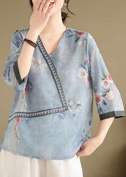 Well Tailored Top with a Graceful Silhouette