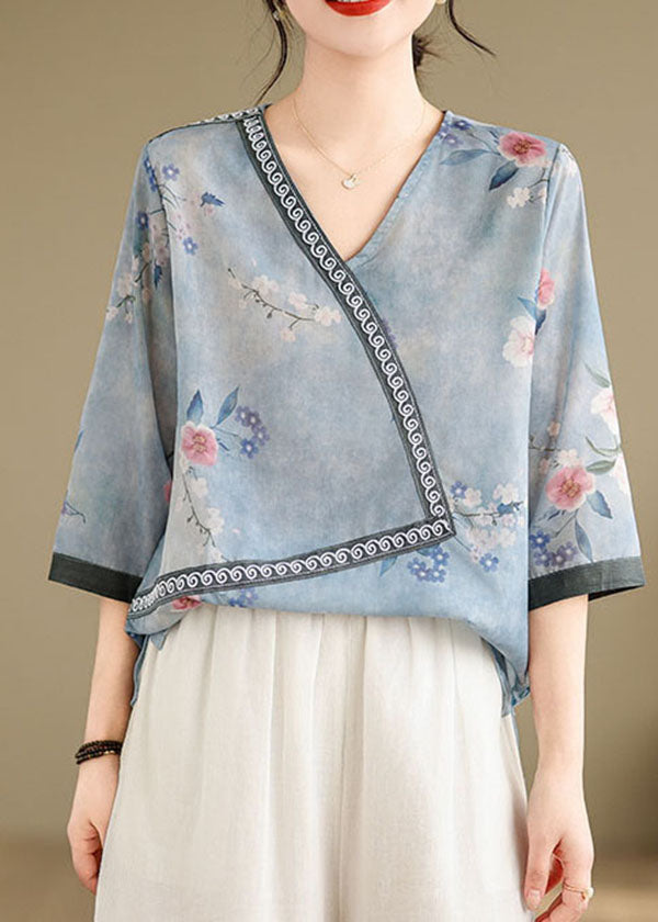 Well Tailored Top with a Graceful Silhouette