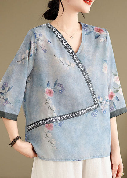 Well Tailored Top with a Graceful Silhouette