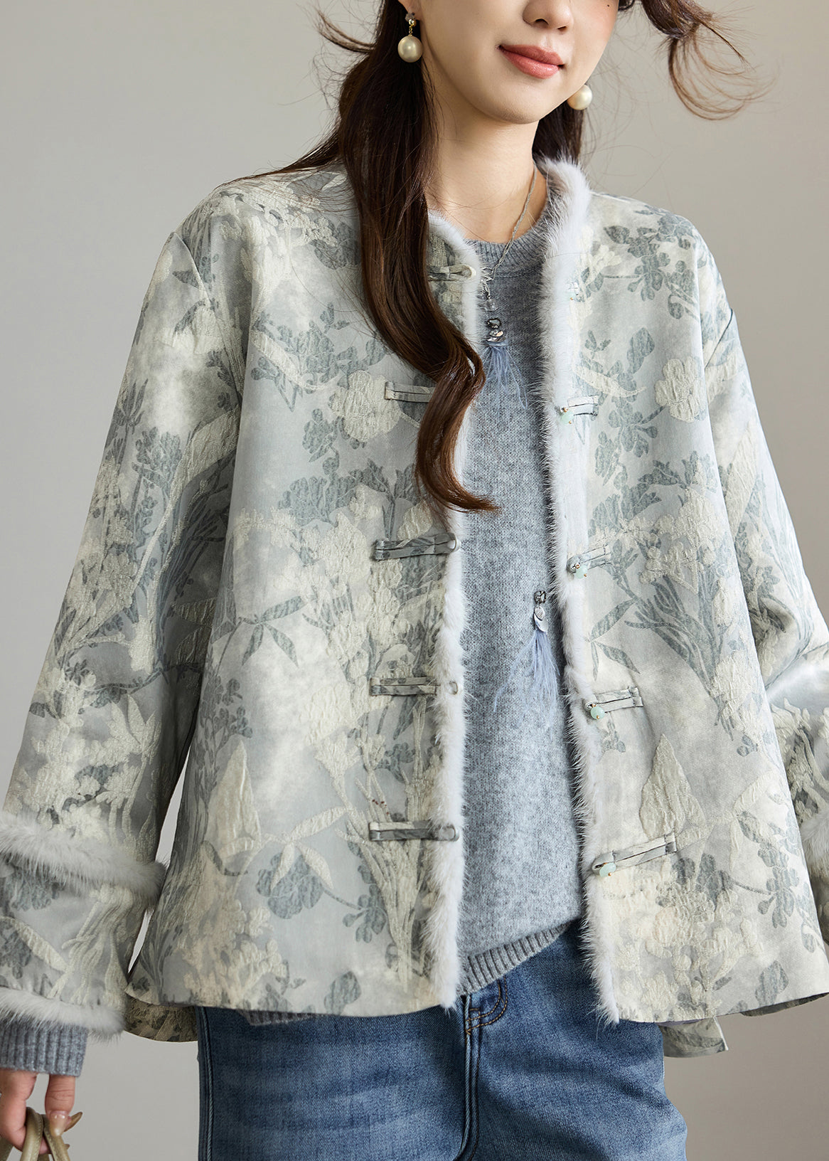 Well Tailored Coat with a Graceful Silhouette