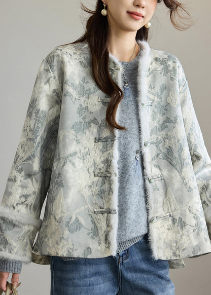 Well Tailored Coat with a Graceful Silhouette