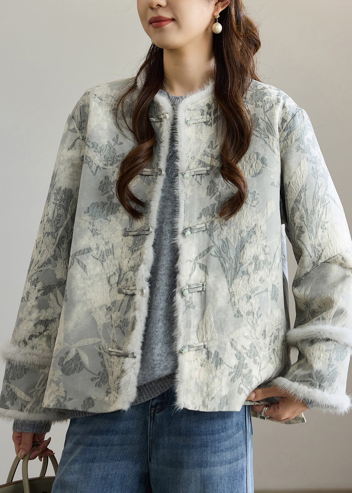 Well Tailored Coat with a Graceful Silhouette