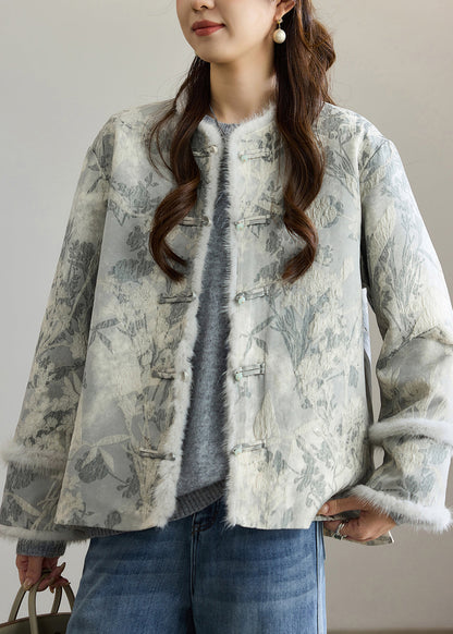 Well Tailored Coat with a Graceful Silhouette