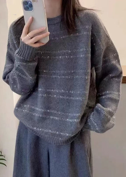 Classic Vintage Sweater with a Flattering Fit