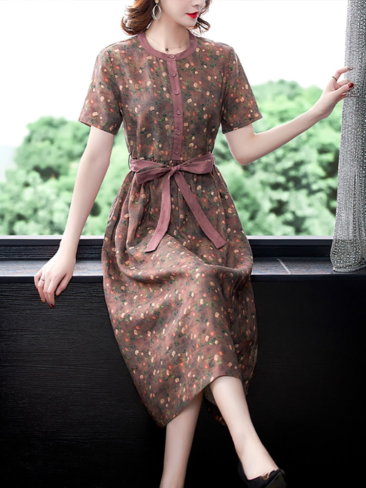 Well Tailored Dress with a Graceful Silhouette