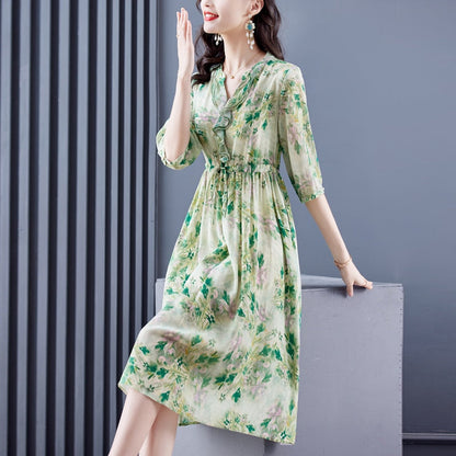Well Tailored Dress with a Graceful Silhouette