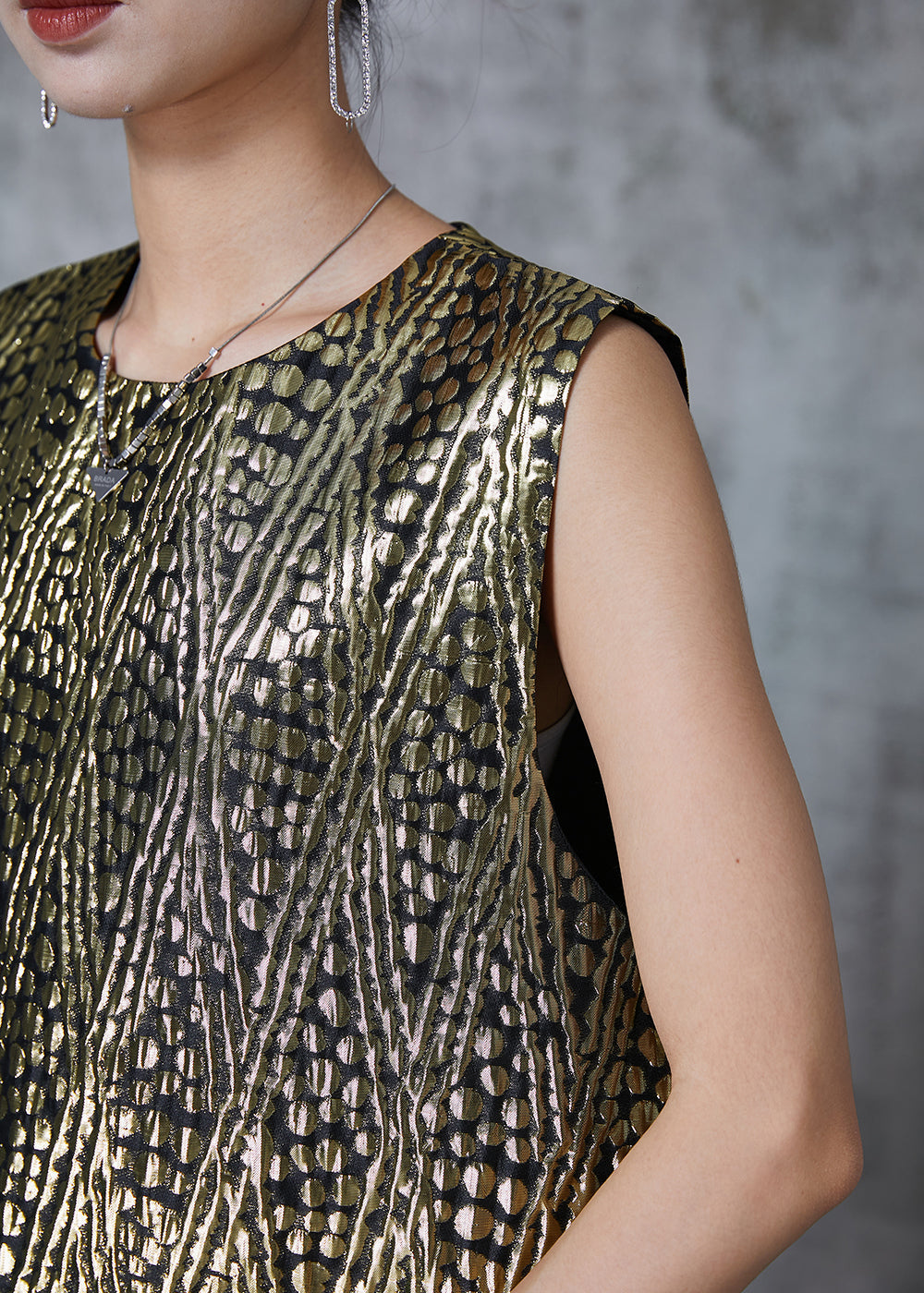 Well Tailored Garment with a Graceful Silhouette