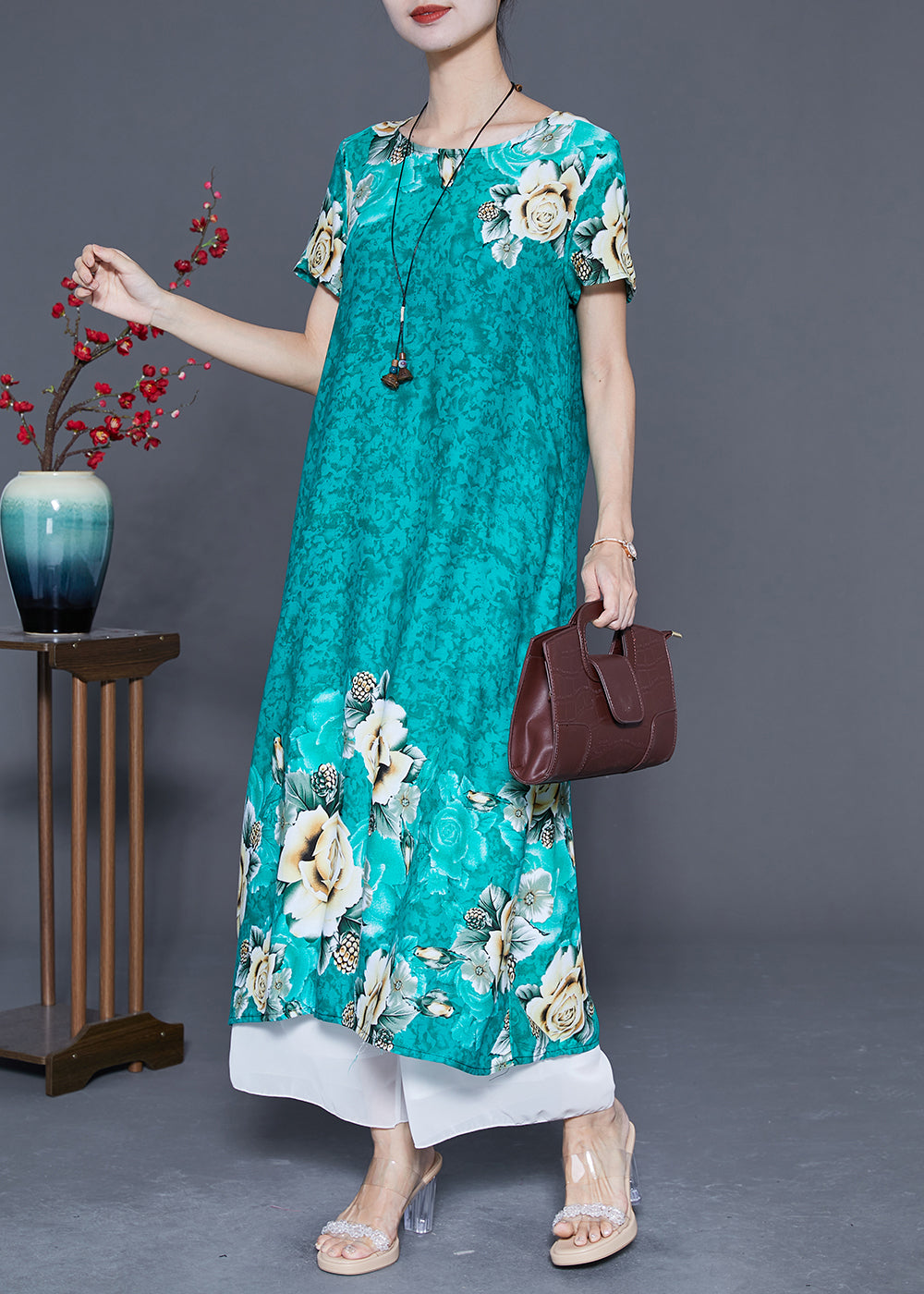 Effortlessly Elegant Dress with a Timeless Design