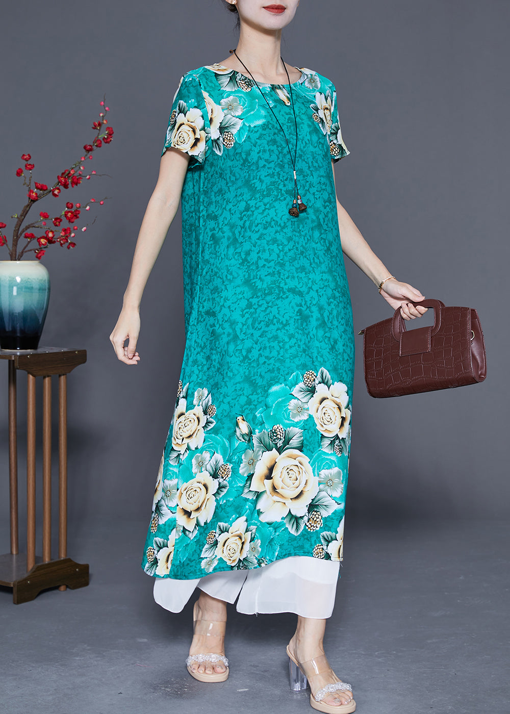 Effortlessly Elegant Dress with a Timeless Design