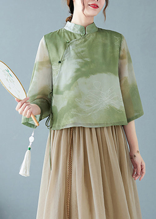 Well Tailored Blouse with a Graceful Silhouette