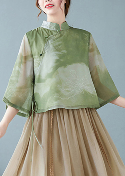 Well Tailored Blouse with a Graceful Silhouette