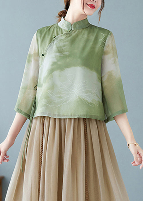Well Tailored Blouse with a Graceful Silhouette