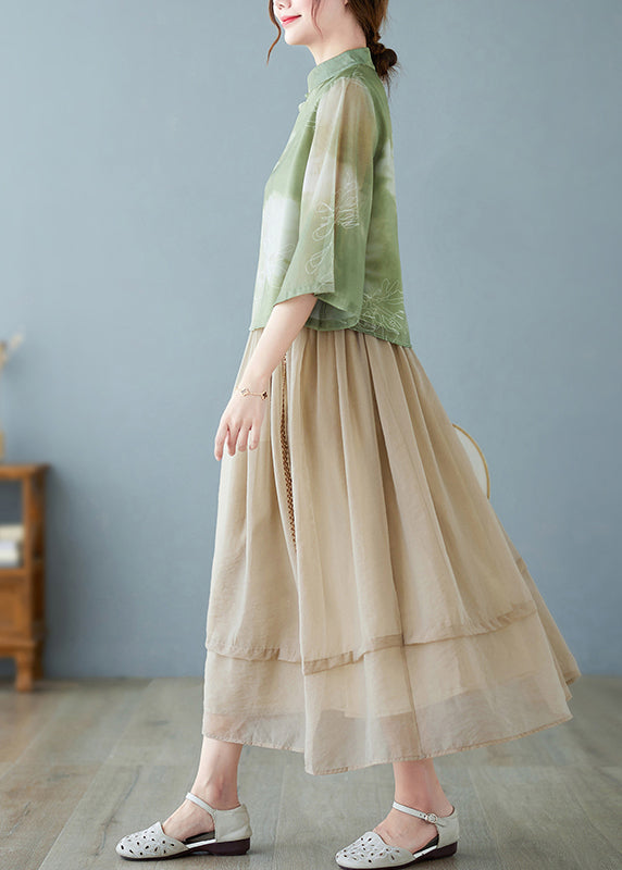 Well Tailored Blouse with a Graceful Silhouette