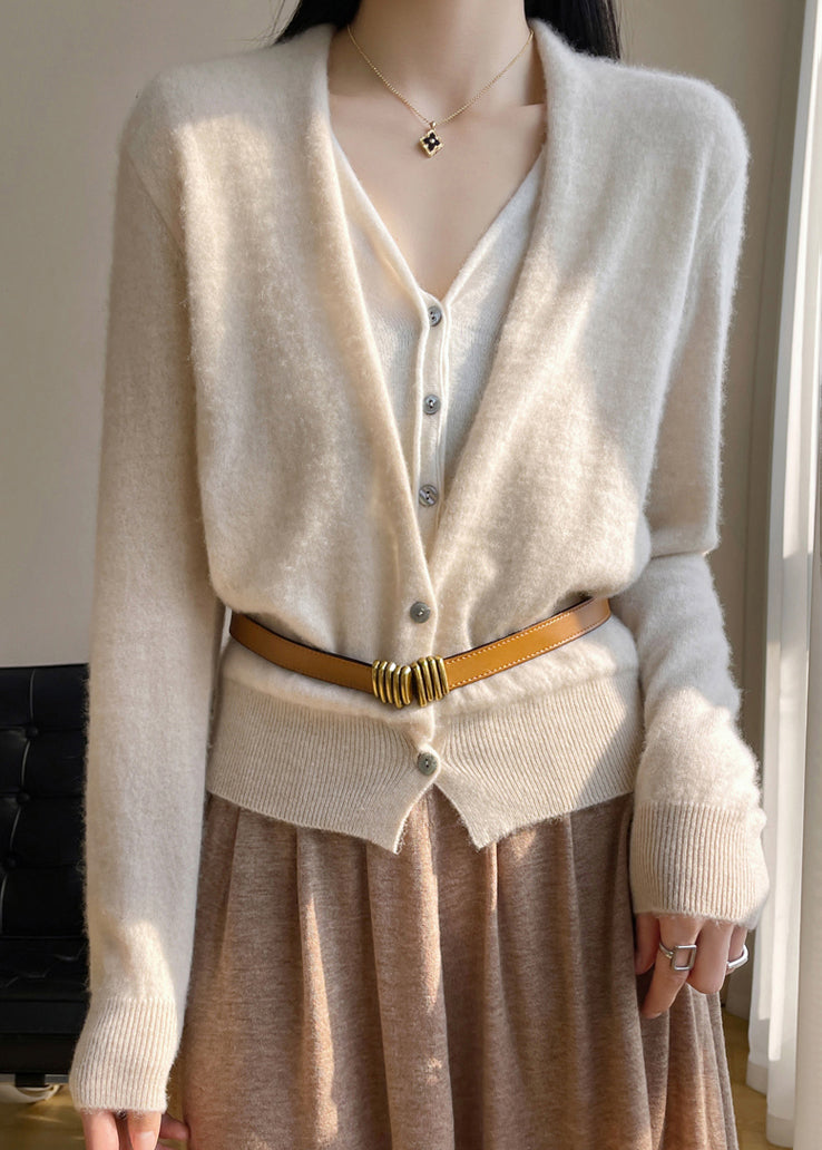 Well Tailored Top with a Graceful Silhouette