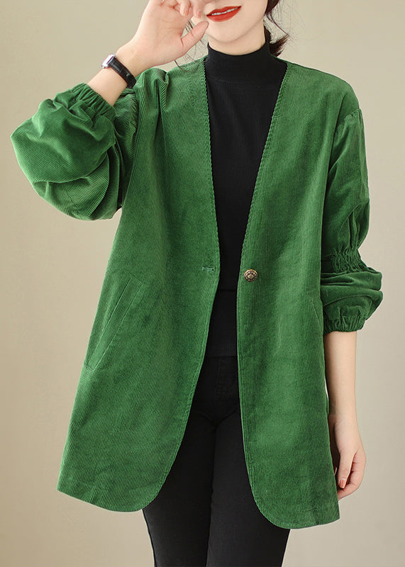 Well Tailored Coat with a Graceful Silhouette
