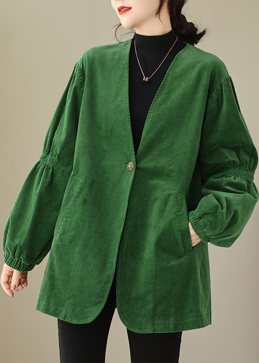 Well Tailored Coat with a Graceful Silhouette