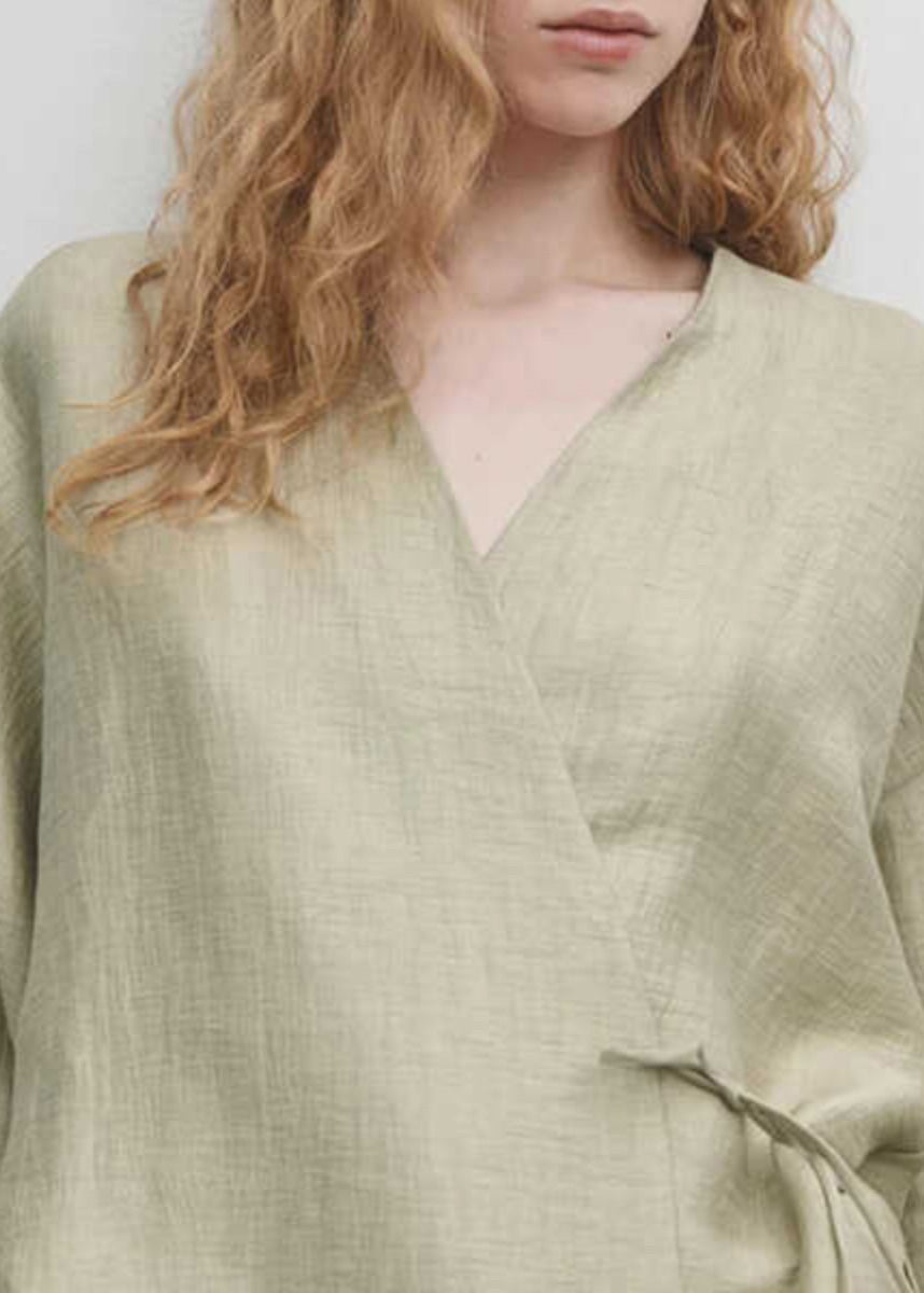 Well Tailored Shirt with a Graceful Silhouette