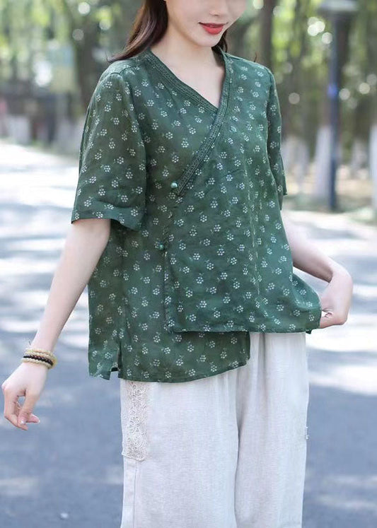 Well Tailored Blouse with a Graceful Silhouette
