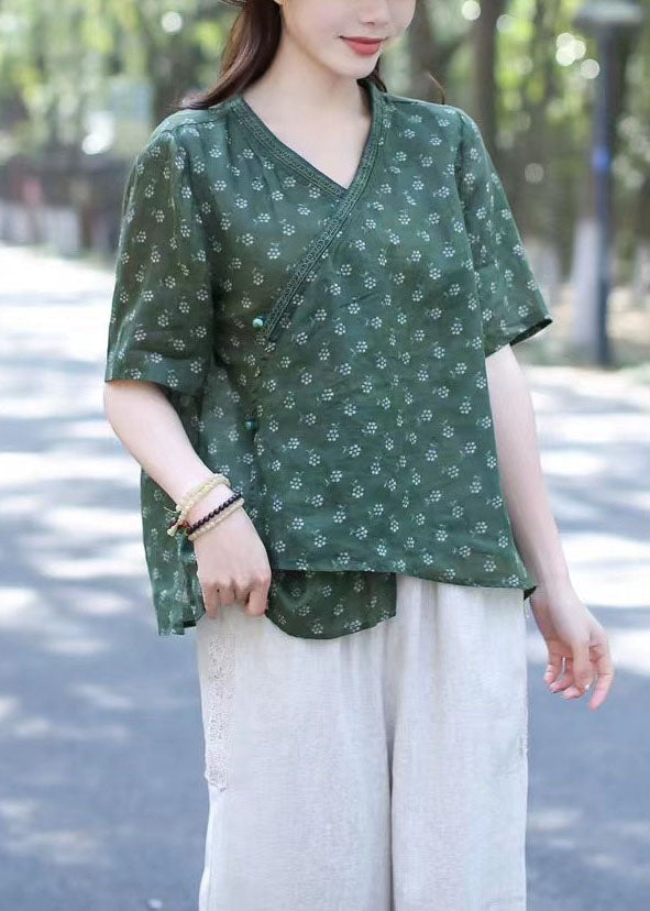 Well Tailored Blouse with a Graceful Silhouette