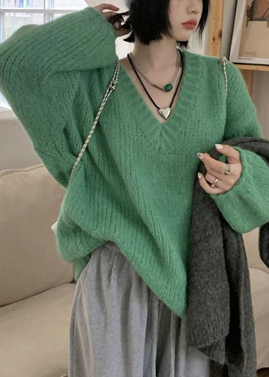 Classic Vintage Sweater with a Flattering Fit