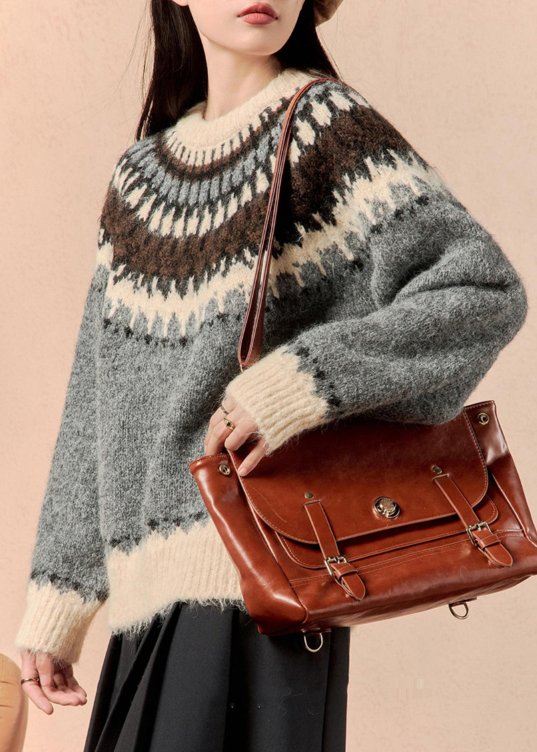 Effortlessly Elegant Sweater with a Timeless Design