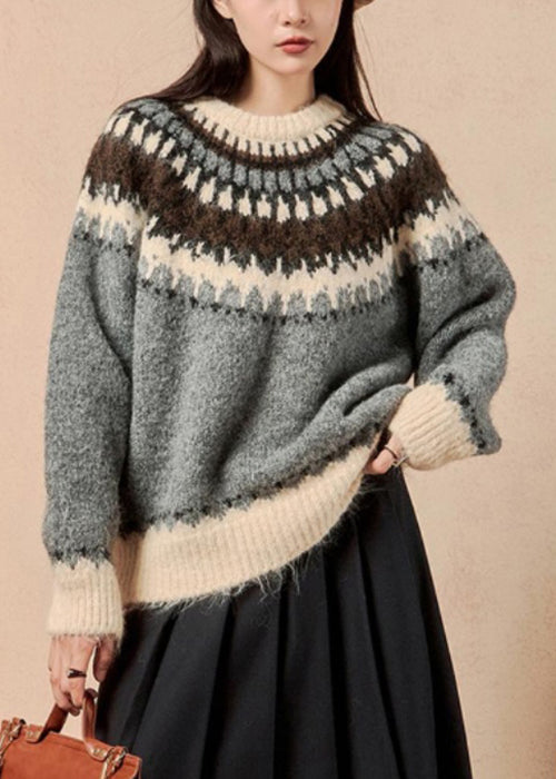 Effortlessly Elegant Sweater with a Timeless Design