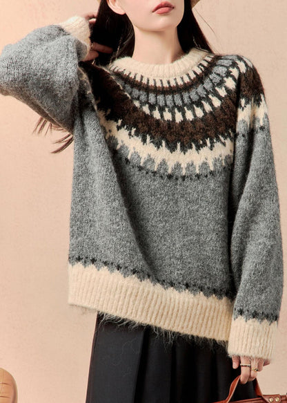 Effortlessly Elegant Sweater with a Timeless Design