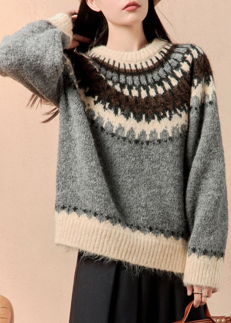 Effortlessly Elegant Sweater with a Timeless Design