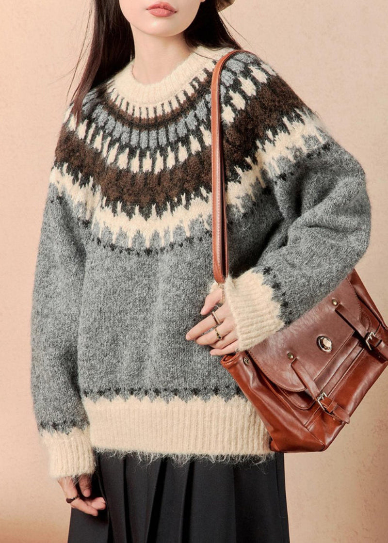 Effortlessly Elegant Sweater with a Timeless Design
