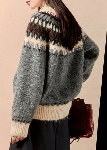 Effortlessly Elegant Sweater with a Timeless Design