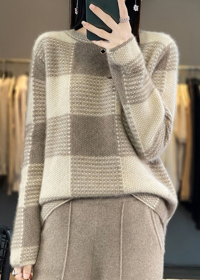 Well Tailored Sweater with a Graceful Silhouette